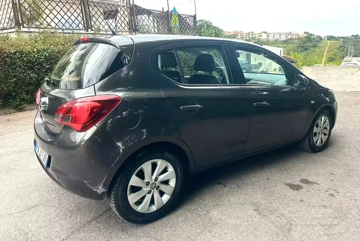 Usata Opel Corsa 90 CV (66 kW) 2015 Utilitaria