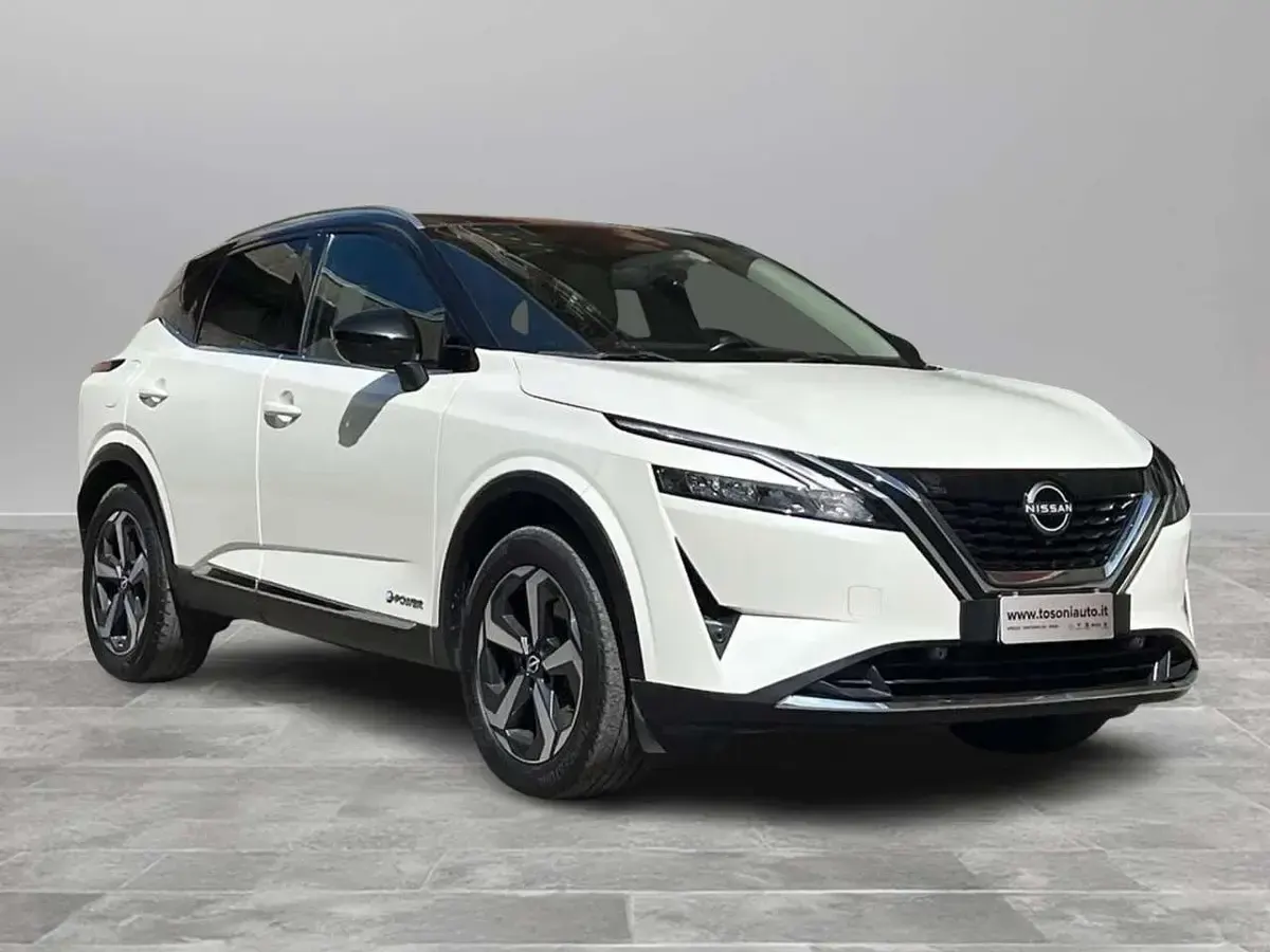 Usata Nissan Qashqai N-Connecta 158 CV (116 kW) 2023 White pearl/black metallic SUV