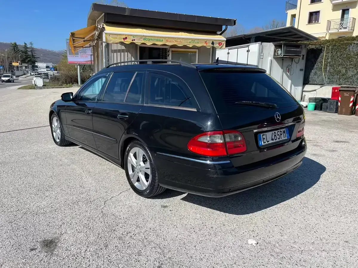 Usata Mercedes E320 147 CV (108 kW) 2006 Berlina