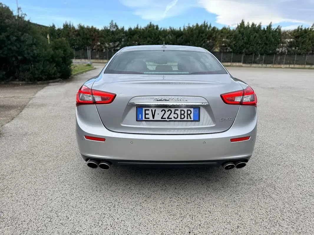 Begagnad Maserati Ghibli 250 HK (183 kW) 2014 Silver Sedan