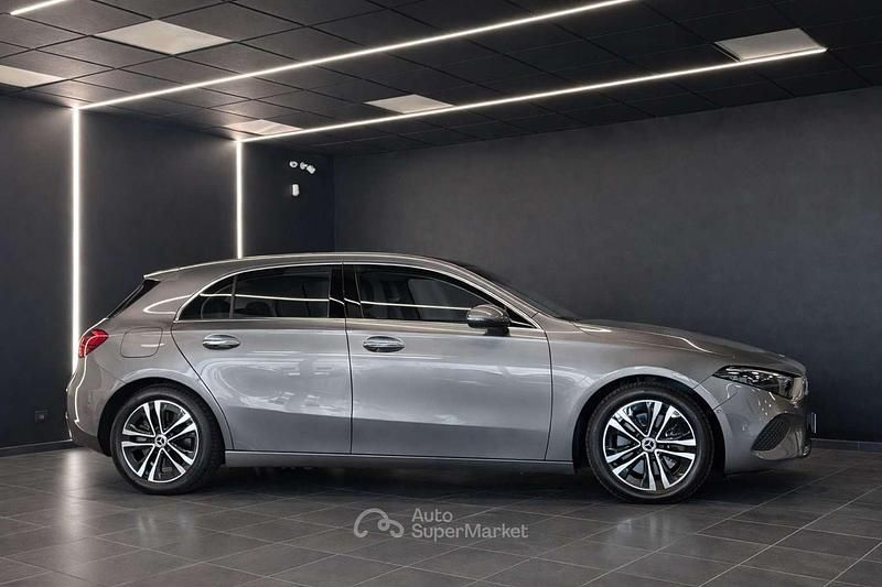 Begagnad Mercedes A250 Advanced 163 HK (119 kW) 2023 Grå Sedan
