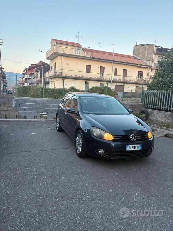 Blu Usata 2010 VW Golf Tre volumi | 5999 € (Buon prezzo) - Immagine 1/4
