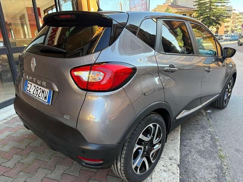 Usata Renault Captur 90 CV (66 kW) 2015 Grigio SUV