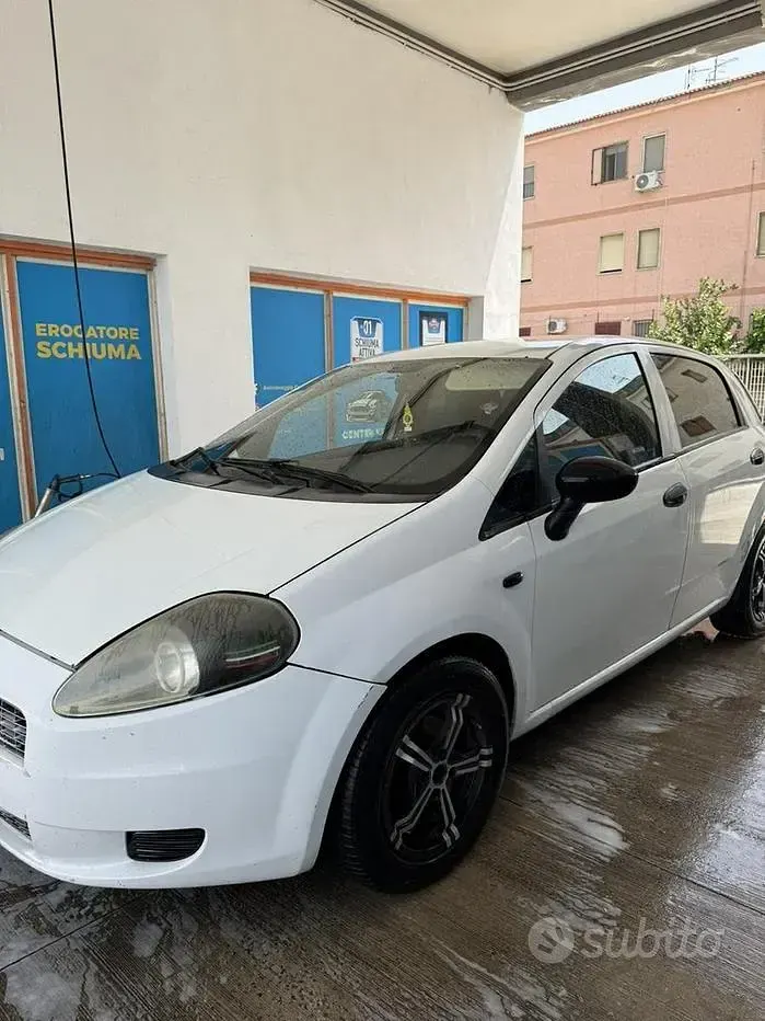 Usata Fiat Grande Punto 75 CV (55 kW) 2009 Bianco Utilitaria