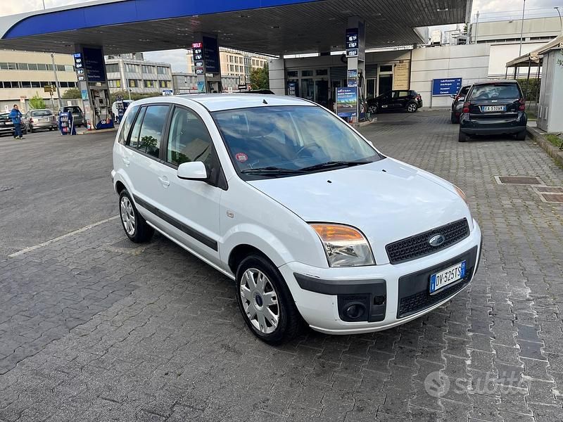 Usata Ford Fusion 100 CV (73 kW) 2009 Bianco Berlina