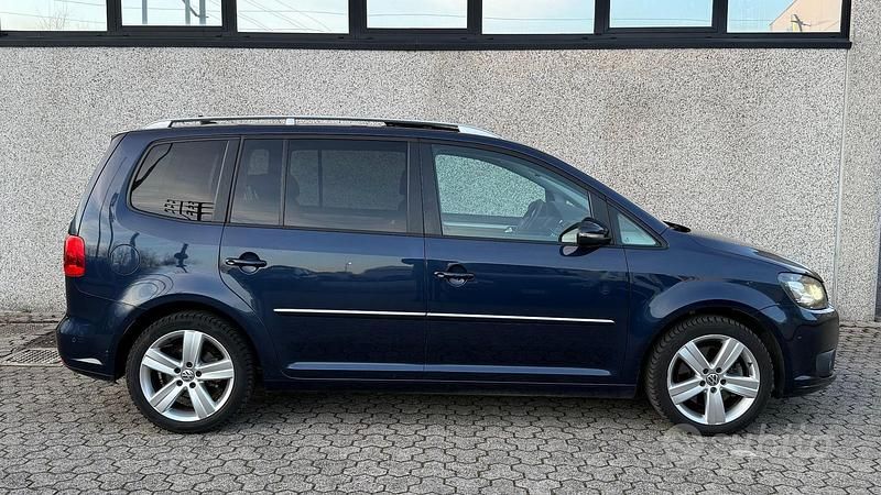 Usata VW Touran Highline 140 CV (102 kW) 2014 Blu Monovolume
