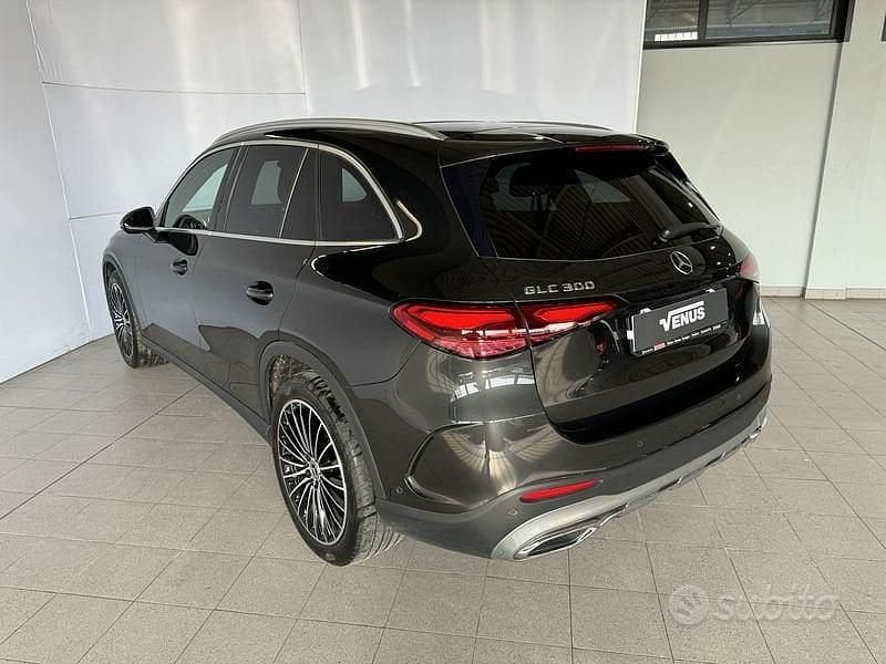 Usata Mercedes GLC300 Advanced 258 CV (189 kW) 2023 Grigio SUV