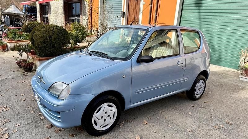 Blu Usata 2010 Fiat 600 Active Tre volumi | 2700 € (Buon prezzo) - Immagine 1/4