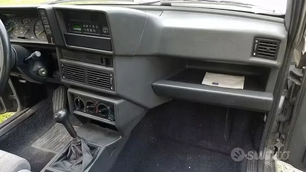 Usata Alfa Romeo 75 120 CV (88 kW) 1991 Grigio Berlina
