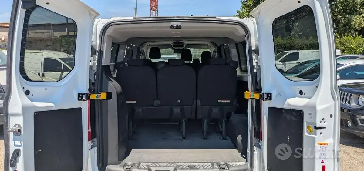 Usata Ford Transit Custom 131 CV (96 kW) 2022 Bianco Station wagon