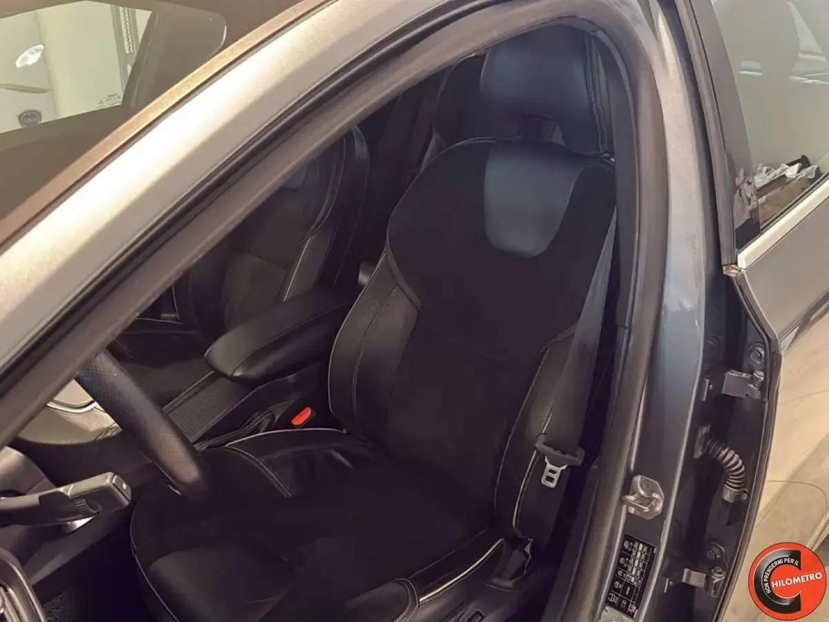 Usata Volvo V40 R-Design Momentum 150 CV (110 kW) 2014 Grigio Berlina