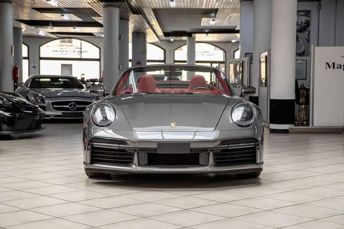 Usata Porsche 992 650 CV (478 kW) 2020 Grigio quarzite Cabrio