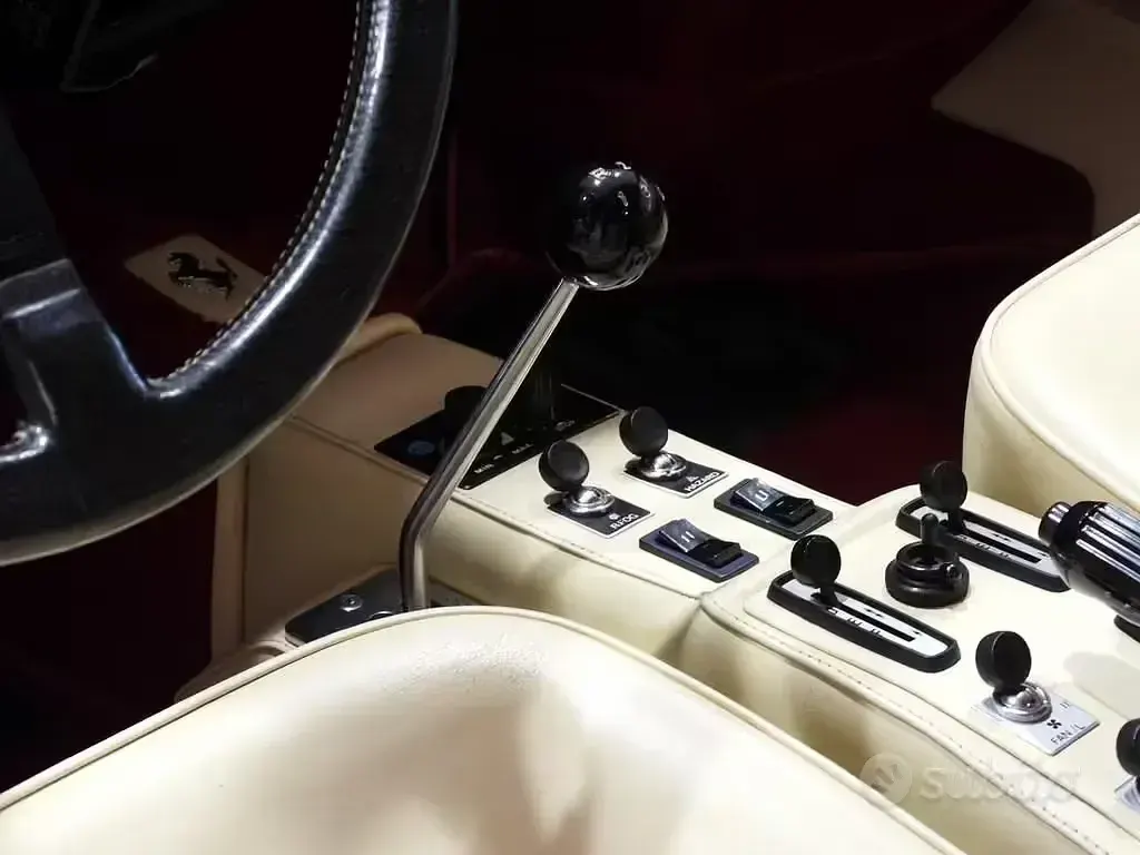 Usata Ferrari 512 BB 330 CV (242 kW) 1984 Rosso Coupé