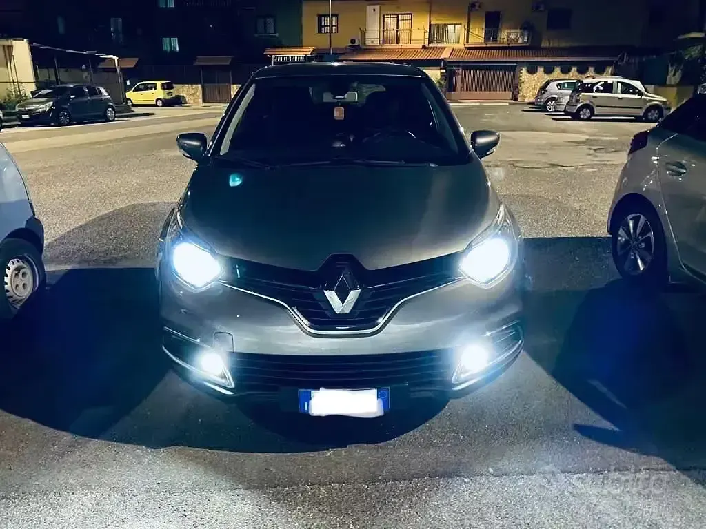 Usata Renault Captur 110 CV (80 kW) 2015 Grigio SUV