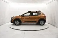 Usata Dacia Sandero Expression 101 CV (74 kW) 2023 Arancione Berlina