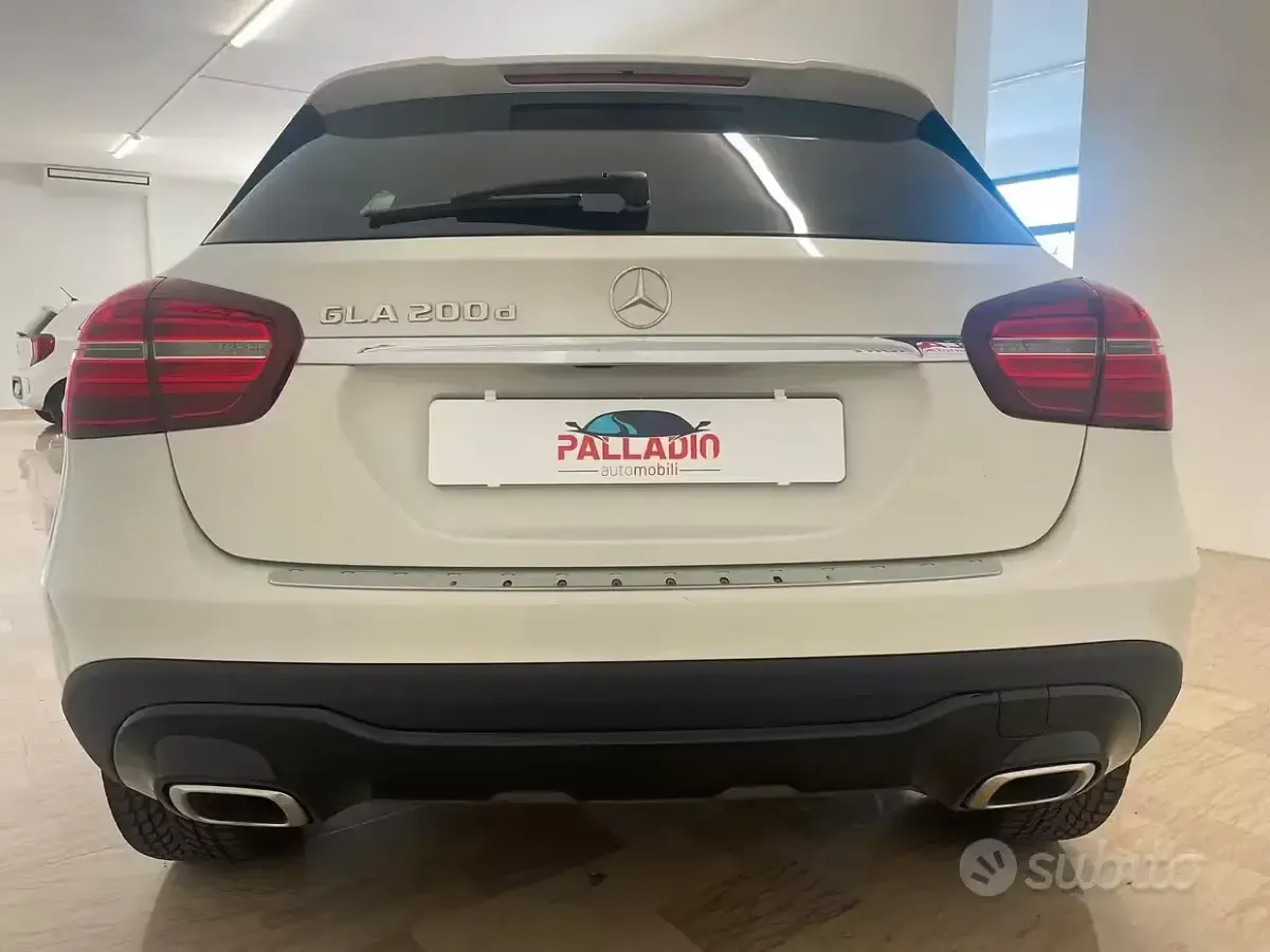 Usata Mercedes GLA200 Edition 136 CV (100 kW) 2018 Bianco SUV