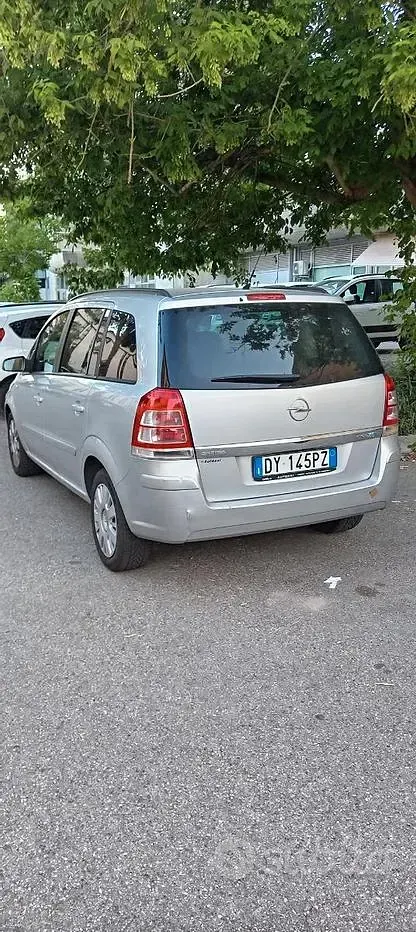 Usata Opel Zafira 150 CV (110 kW) 2009 Grigio Monovolume