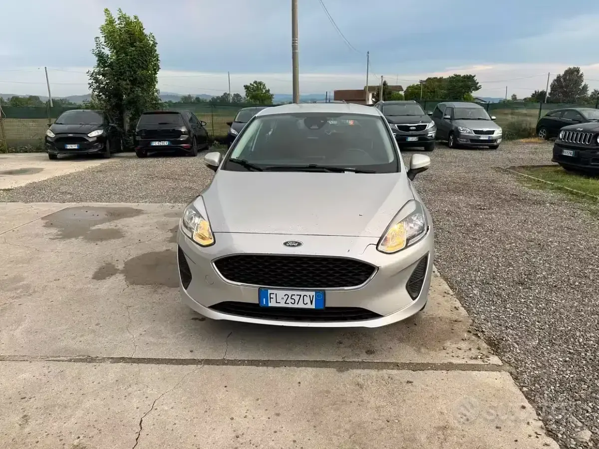 Usata Ford Fiesta 85 CV (62 kW) 2017 Grigio Utilitaria