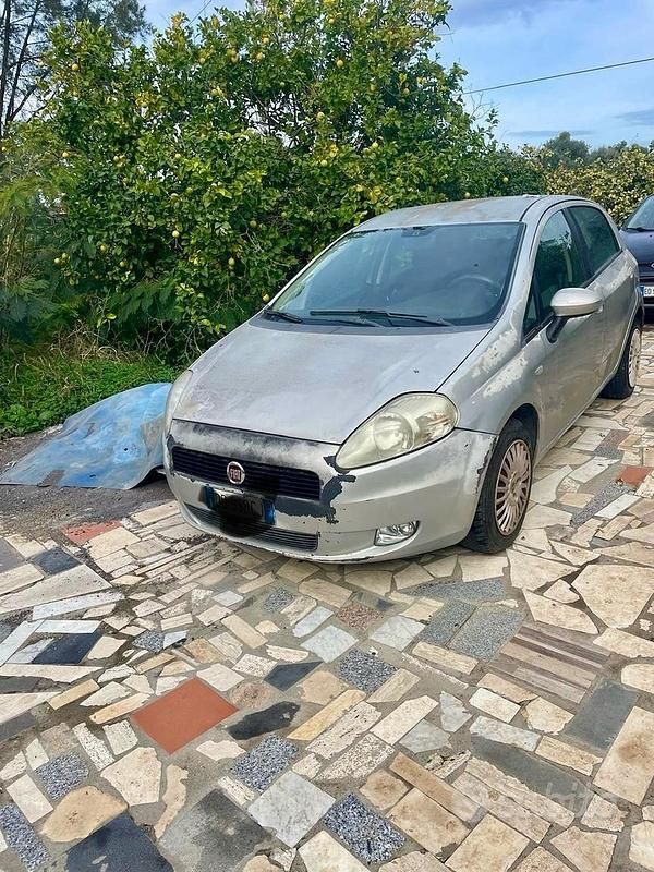 Grigio Usata 2008 Fiat Punto Tre volumi | 1500 € - Immagine 1/4