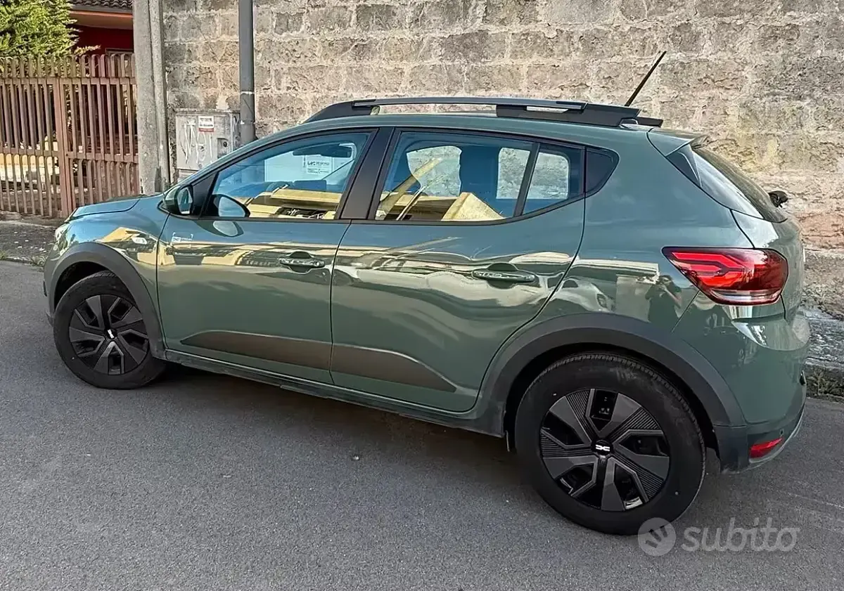 Usata Dacia Sandero Stepway 101 CV (74 kW) 2025 Verde Berlina