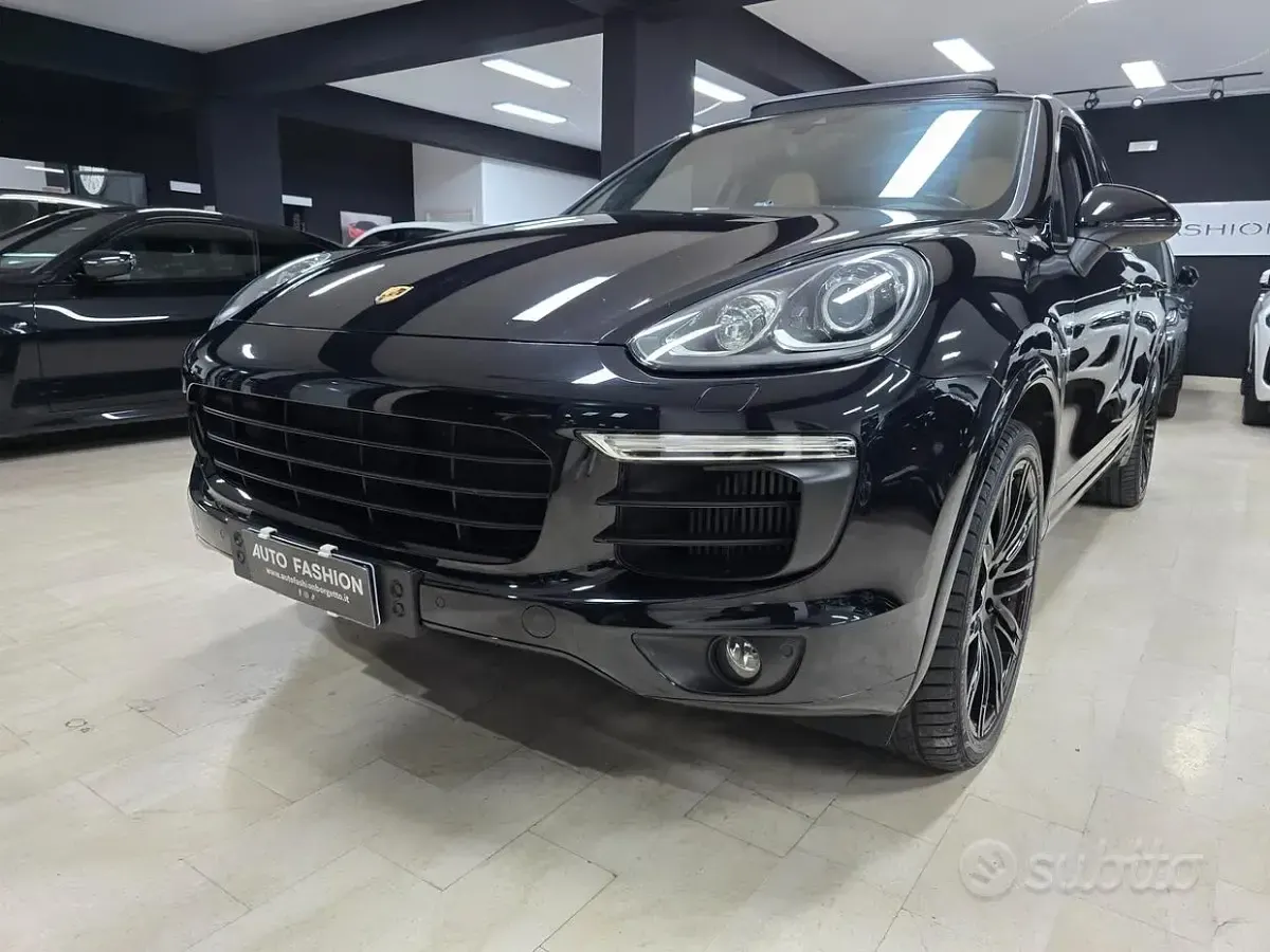 Usata Porsche Cayenne Platinum Edition 250 CV (183 kW) 2016 Nero SUV