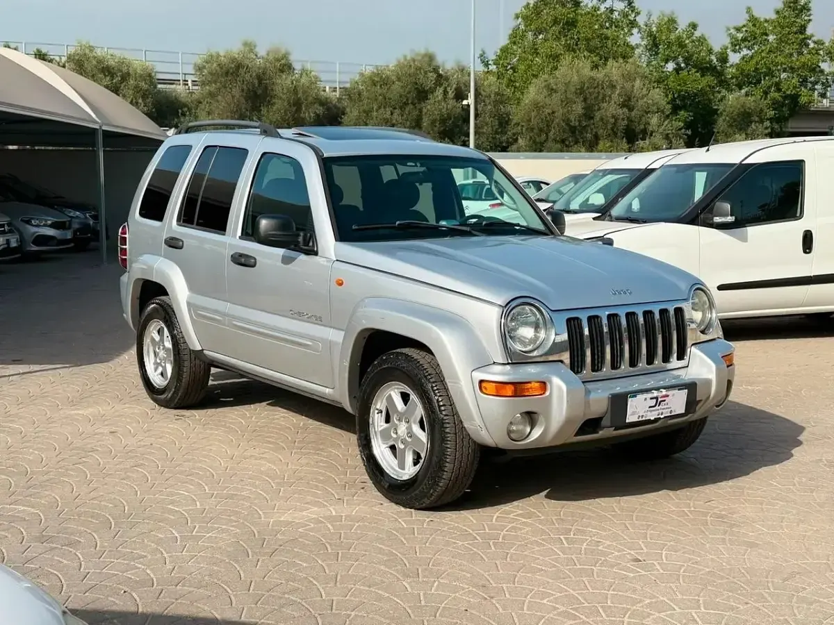 Usata Jeep Cherokee Limited 142 CV (104 kW) 2004 Grigio SUV