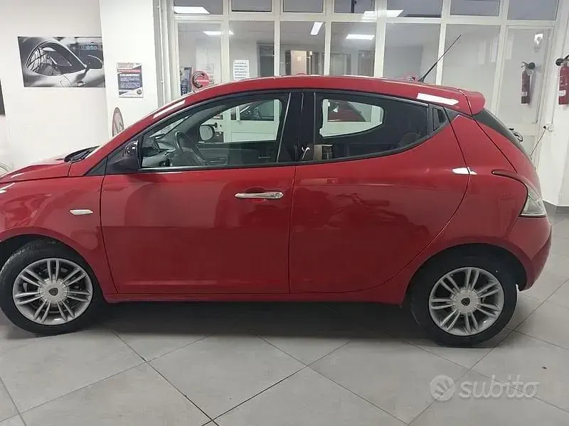 Usata Lancia Ypsilon Gold 95 CV (69 kW) 2017 Rosso Utilitaria
