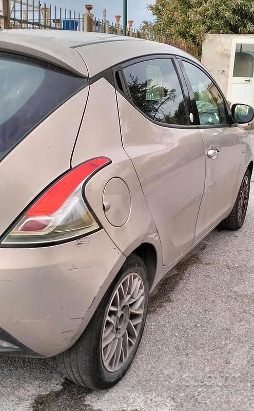 Usata Lancia Ypsilon 60 CV (44 kW) 2012 Grigio Utilitaria
