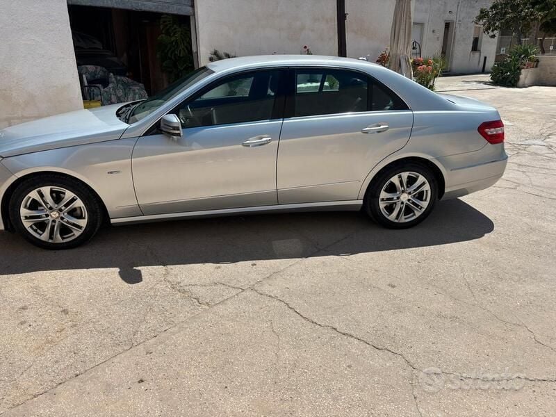 Usata Mercedes E220 170 CV (125 kW) 2009 Grigio Berlina