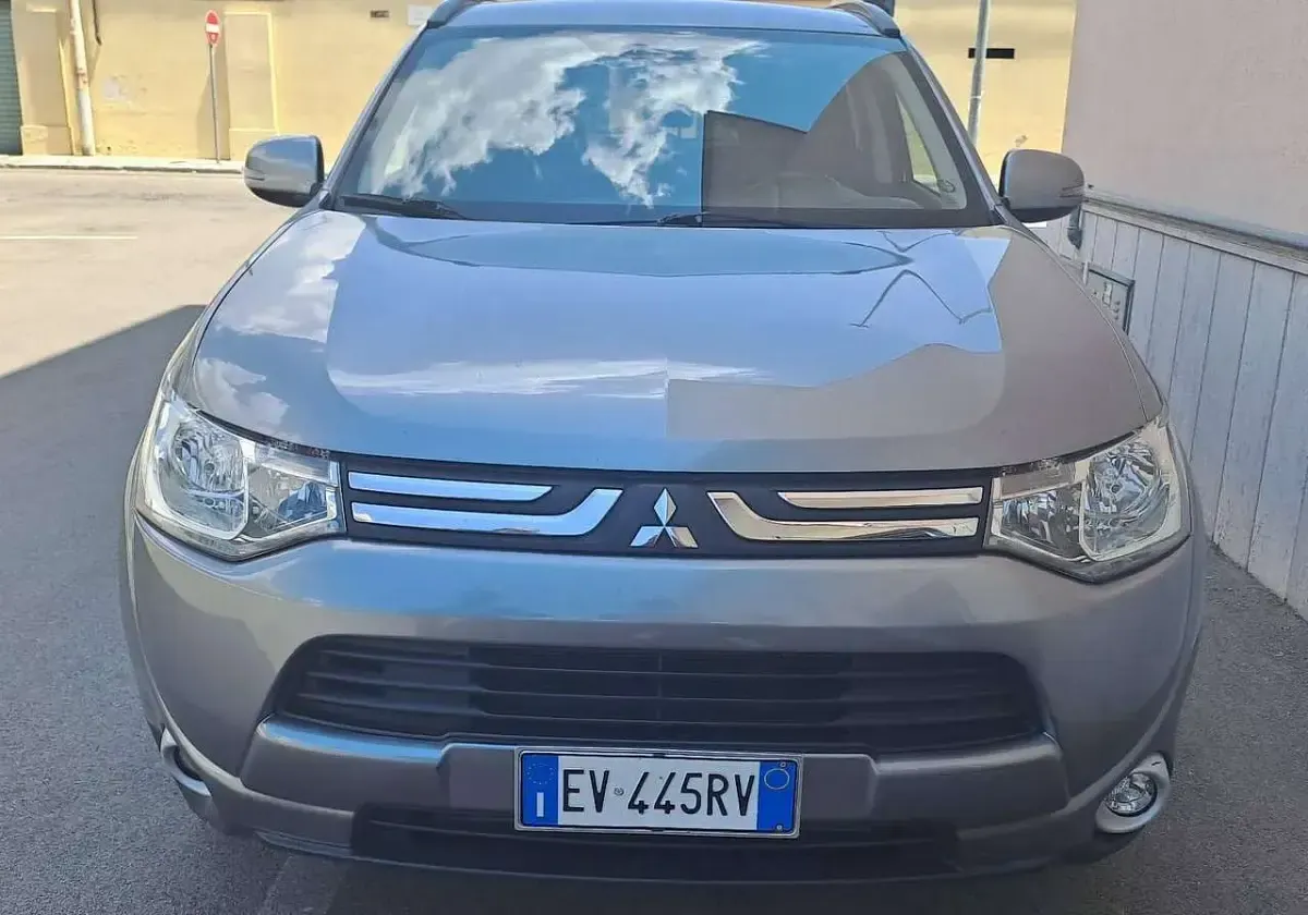 Usata Mitsubishi Outlander Intense 150 CV (110 kW) 2014 Beige SUV