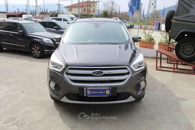 Usata Ford Kuga Business Edition 121 CV (88 kW) 2017 Gray SUV