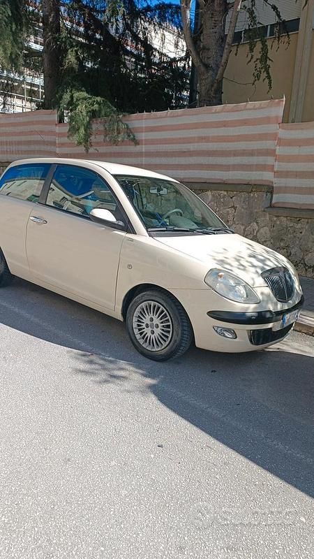 Usata Lancia Ypsilon 2004 Bianco Utilitaria