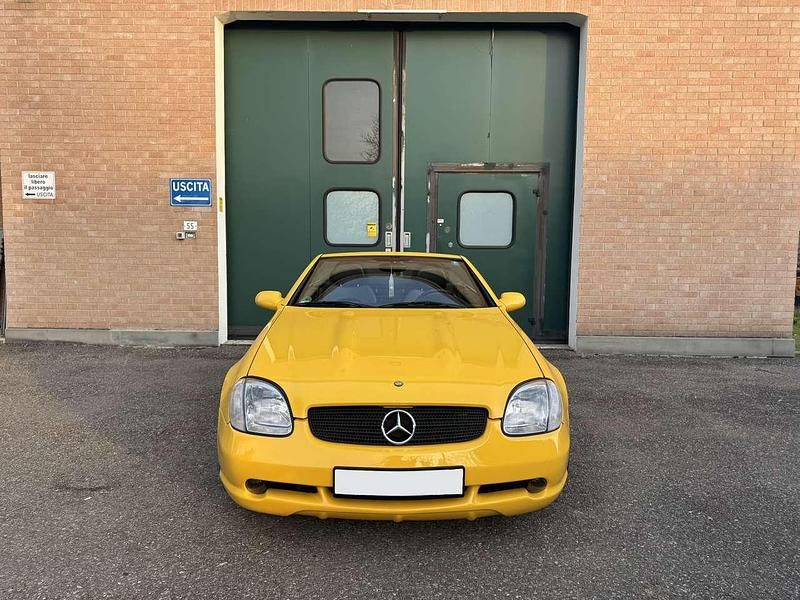 Usata Mercedes SLK230 AMG 193 CV (141 kW) 1999 Giallo yellowstone Cabrio