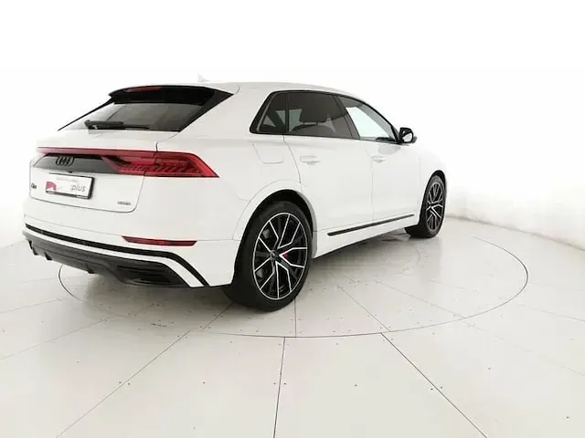 Usata Audi Q8 Sport 286 CV (210 kW) 2022 Bianco carrara SUV