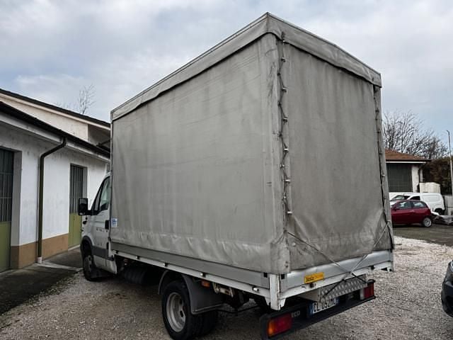 Usata Iveco Daily 116 CV (85 kW) 2004 Bianco