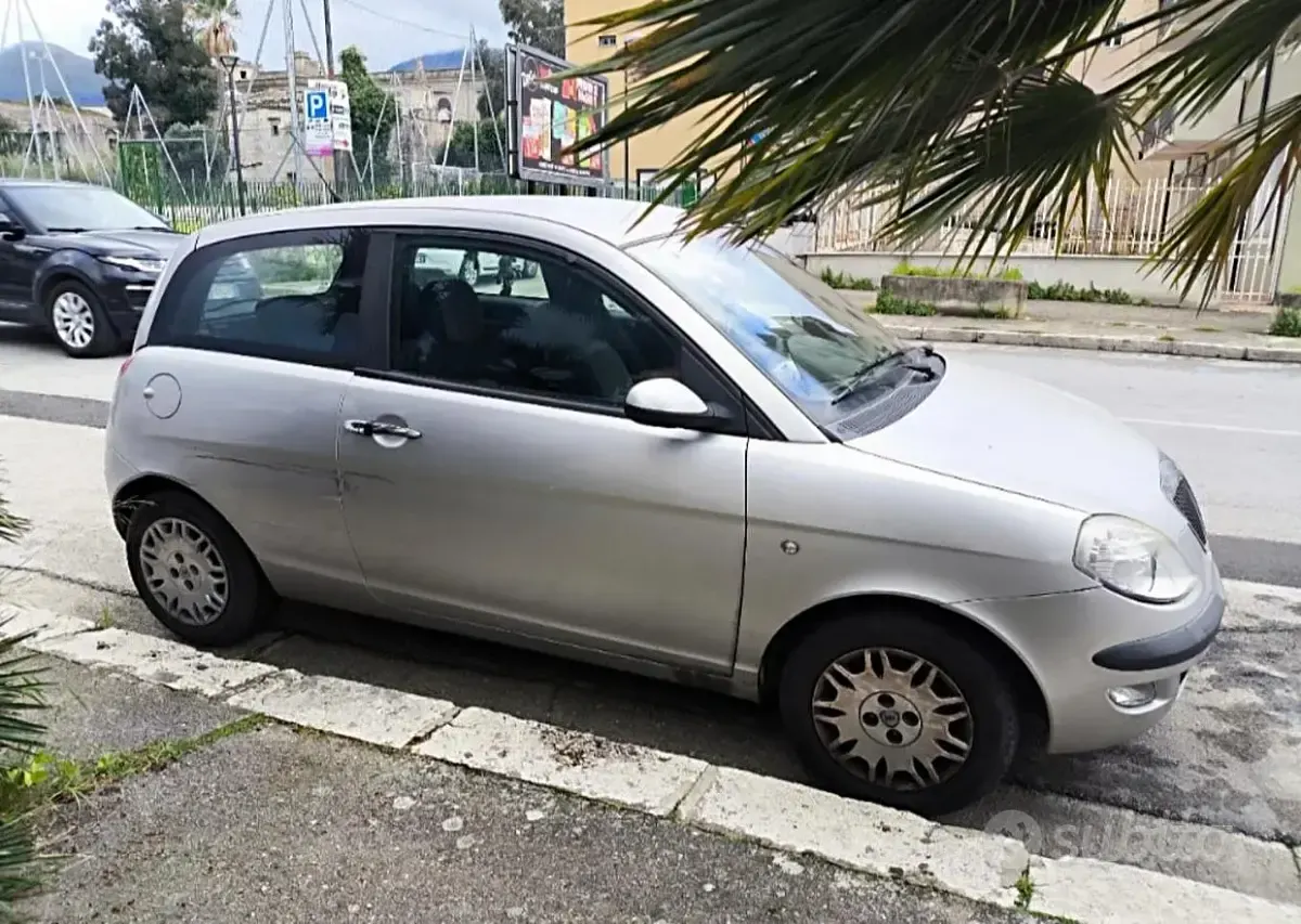 Usata Lancia Ypsilon 69 CV (50 kW) 2006 Grigio Utilitaria
