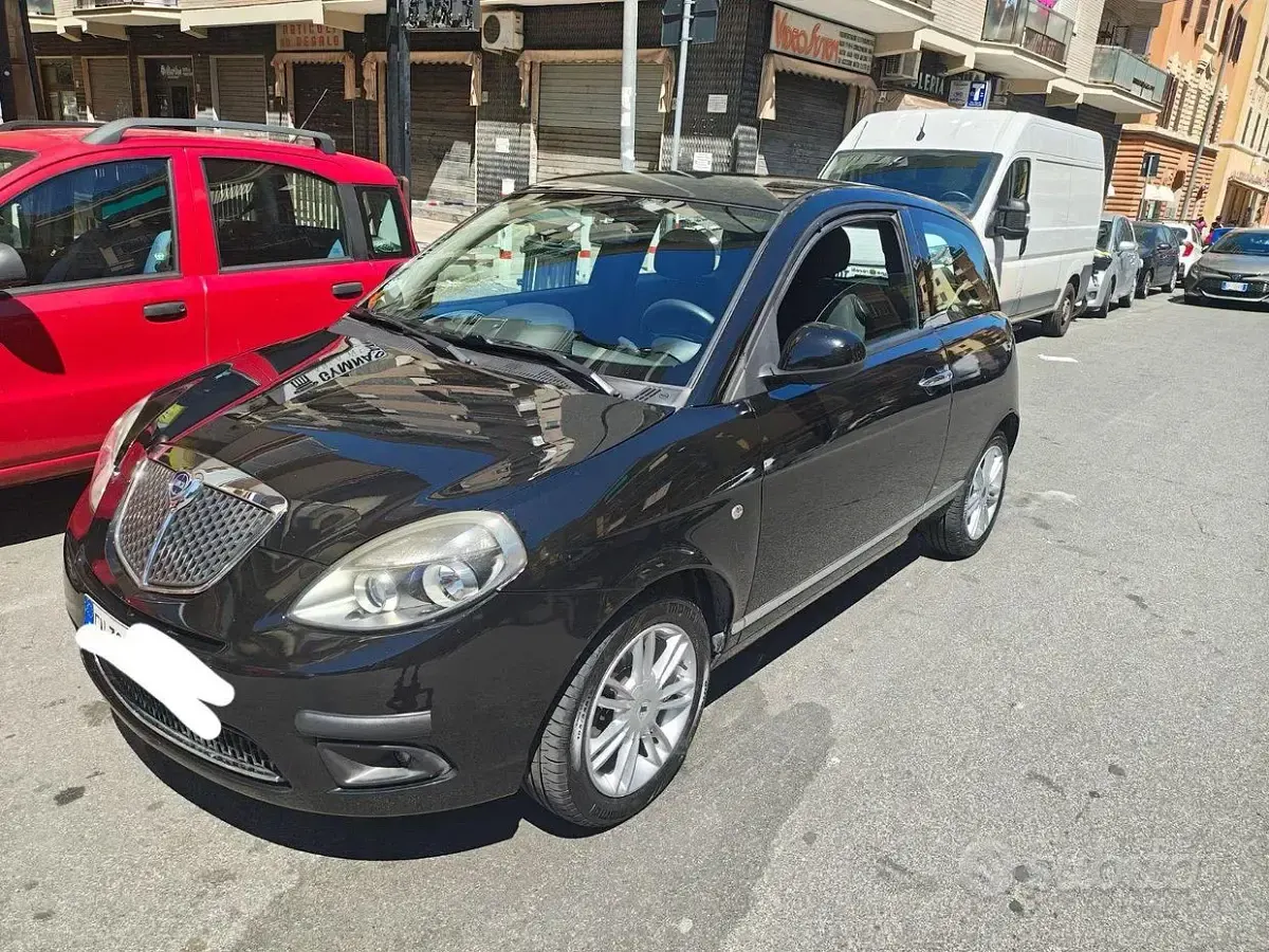 Usata Lancia Ypsilon 75 CV (55 kW) 2012 Nero Utilitaria