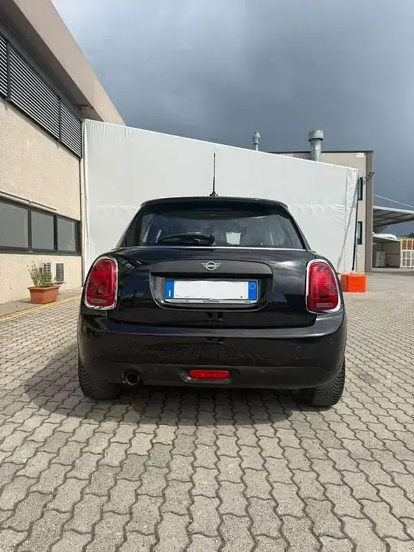Usata Mini ONE Classic 75 CV (55 kW) 2021 Nero Utilitaria