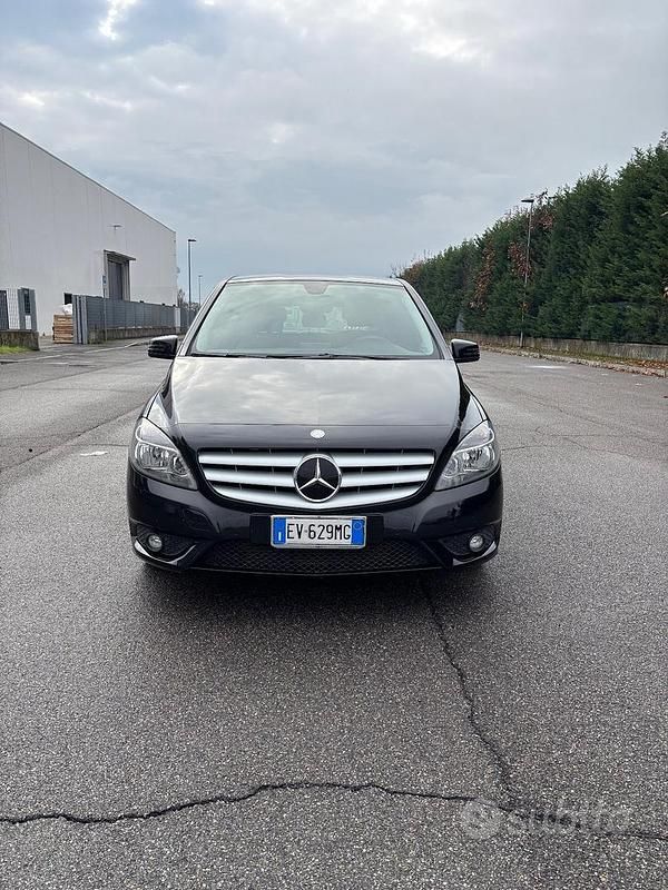 Usata Mercedes B180 Premium 109 CV (80 kW) 2014 Nero Utilitaria