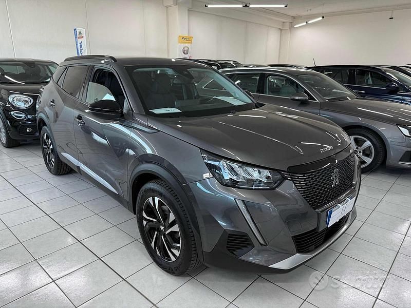 Usata Peugeot 2008 Allure 131 CV (96 kW) 2022 Grigio(met.) SUV