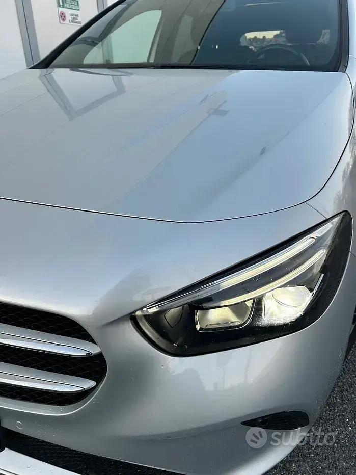 Usata Mercedes A180 Business 136 CV (100 kW) 2021 Grigio Monovolume