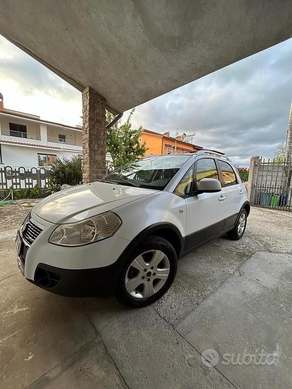 Usata Fiat Sedici 120 CV (88 kW) 2009 Bianco SUV
