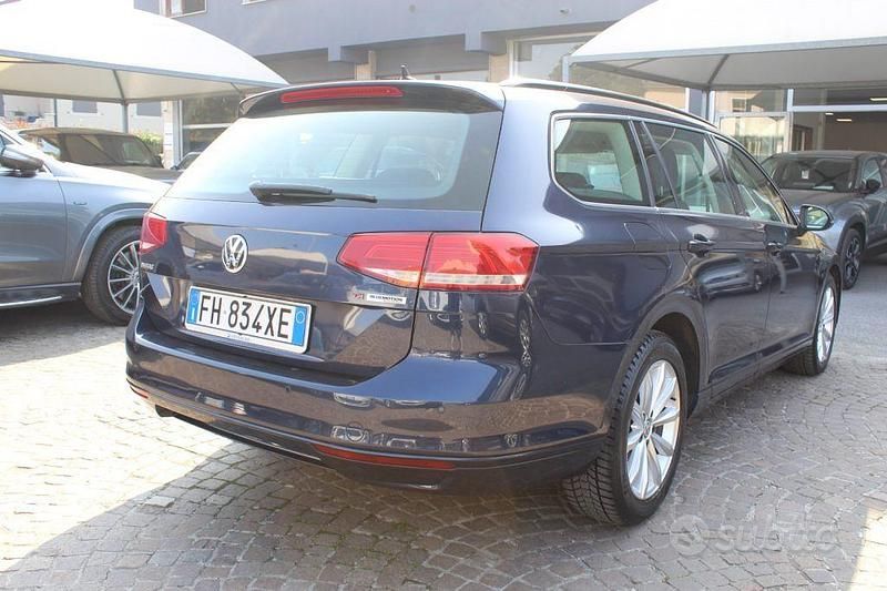 Usata VW Passat Comfortline 120 CV (88 kW) 2017 Blu Station wagon