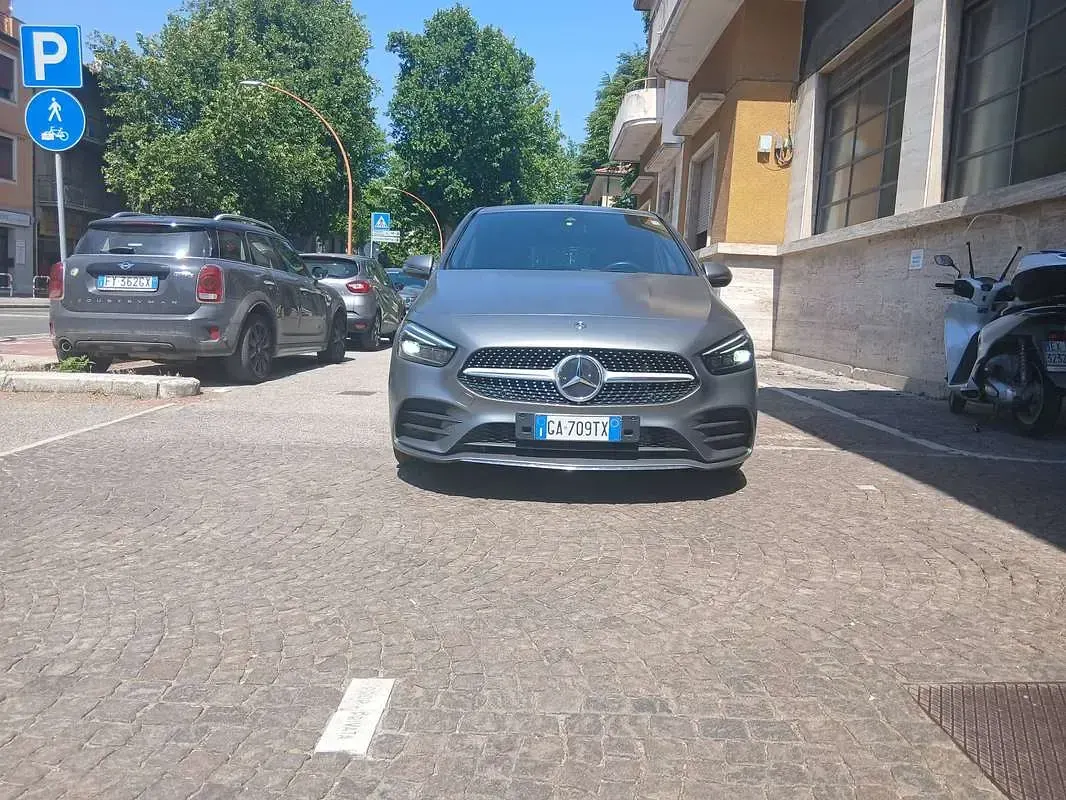 Usata Mercedes B180 Premium 116 CV (85 kW) 2020 Grigio Utilitaria
