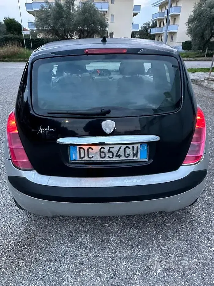 Usata Lancia Ypsilon 60 CV (44 kW) 2006 Grigio Utilitaria