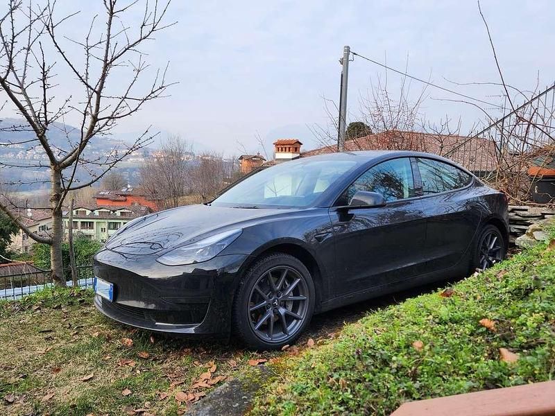 Nero Usata 2023 Tesla Model 3 Standard Range Berlina | 27.000 € (Ottimo prezzo) - Immagine 1/4
