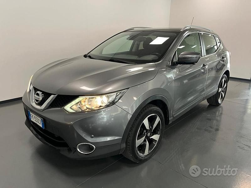 Usata Nissan Qashqai N-Connecta 110 CV (80 kW) 2017 Grigio SUV