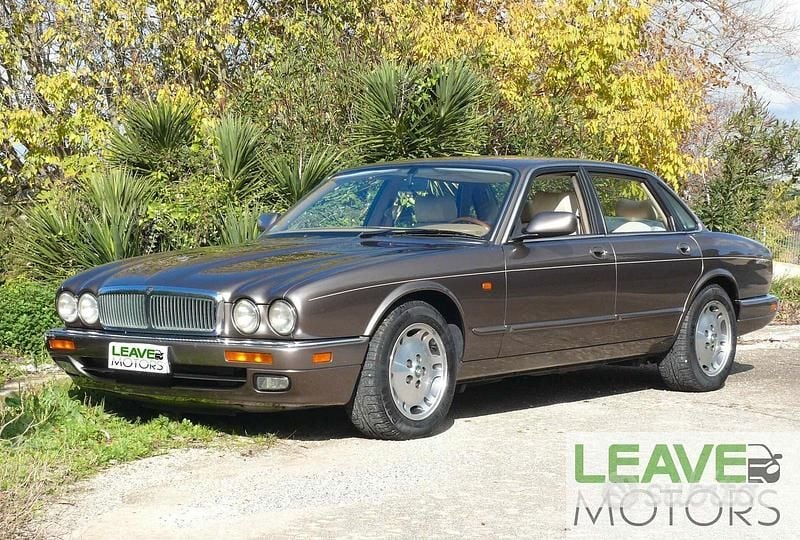 Marrone Usata 1997 Jaguar XJ6 Sovereign Tre volumi | 10.900 € - Immagine 1/4