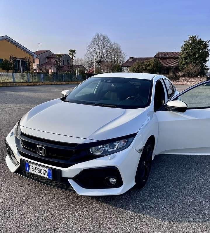 Usata Honda Civic Elegance 120 CV (88 kW) 2018 Bianco Berlina