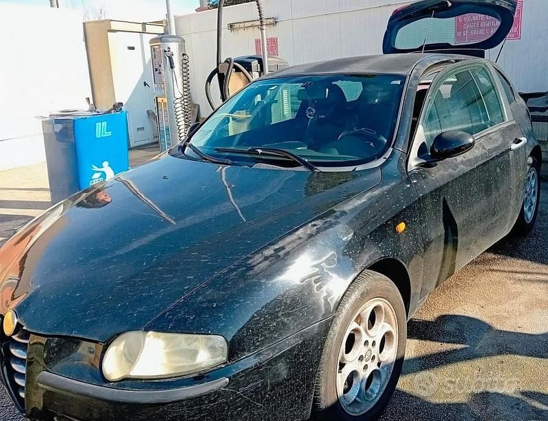 Usata Alfa Romeo 147 116 CV (85 kW) 2001 Utilitaria
